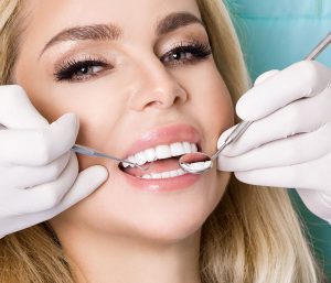 4 روش اصلی سفید و جذاب کردن دندان ها-دکتر بنائیان متخصص حرفه‌ای دندانپزشکی