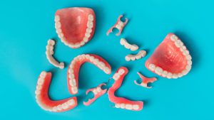 انواع دندان مصنوعی با بررسی کامل هرکدام