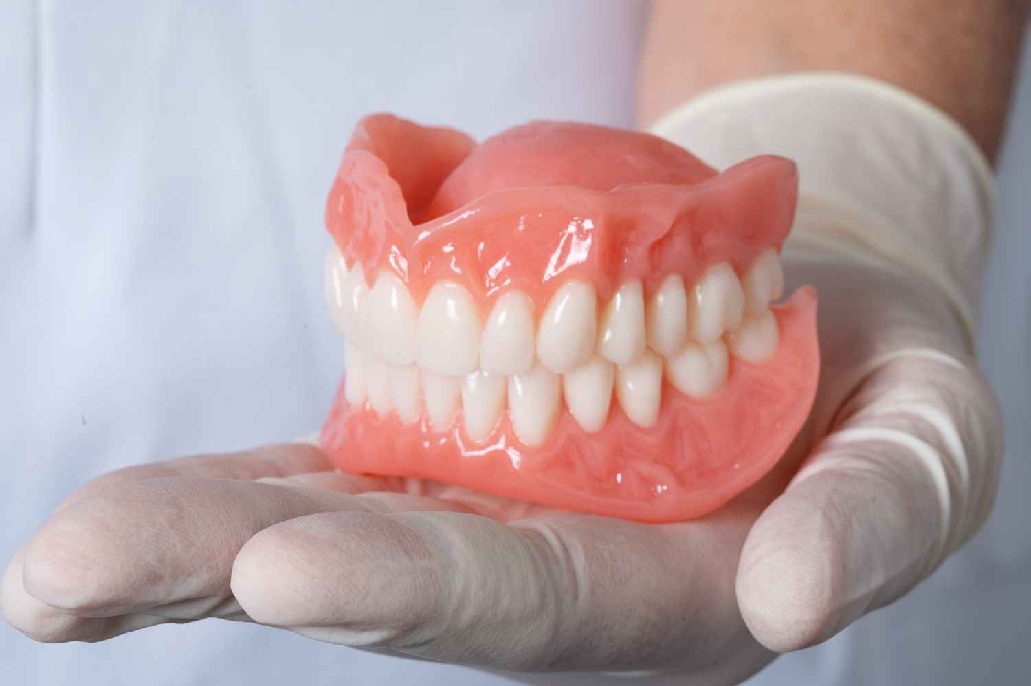 دندان مصنوعی متحرک: مزایا، معایب، و نکات بسیار مهم