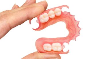 1- دندان مصنوعی تکی ژله‌ای یا فلکسی